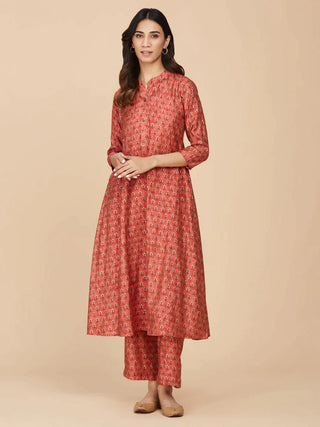 Woman wearing tailored kurta by Wearvega