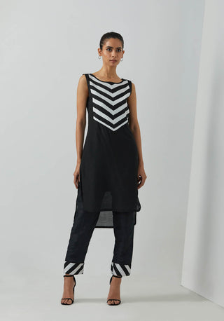 Black Chanderi High Low Mehraab Kurta With Pant (Set Of 2)