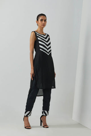 Black Chanderi High Low Mehraab Kurta Right View