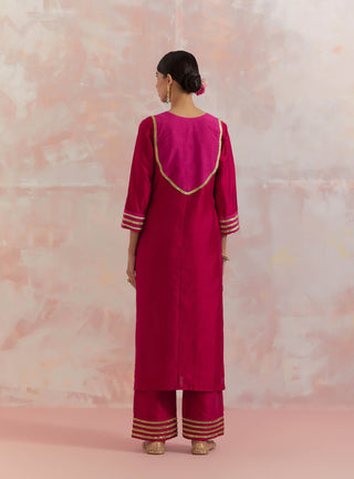 Red/Pink Rooh-E-Dari Kurta With Pant (Set Of 2) Back View