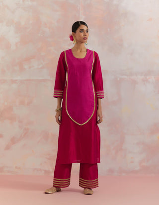 Red/Pink Rooh-E-Dari Kurta With Pant (Set Of 2) Front Full View