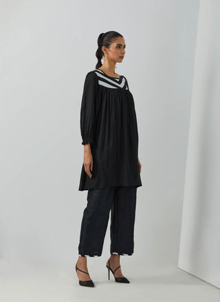 Black Chanderi Gulnar Gathered Tunic Right Side View