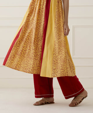 Yellow Inaya Kurta Set (Set of 2) Down View