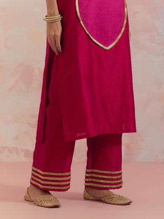 Red/Pink Rooh-E-Dari Kurta With Pant (Set Of 2) Bottom View